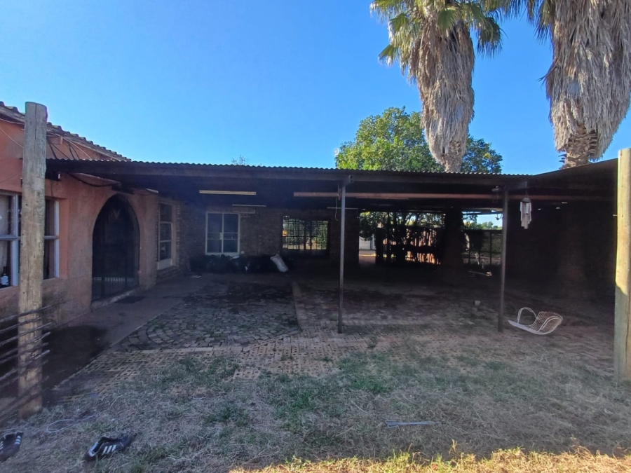 6 Bedroom Property for Sale in Randlespark North West